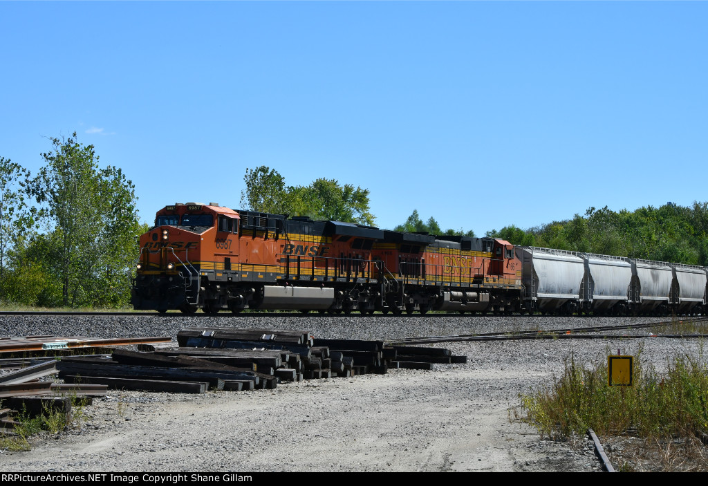 BNSF 6987